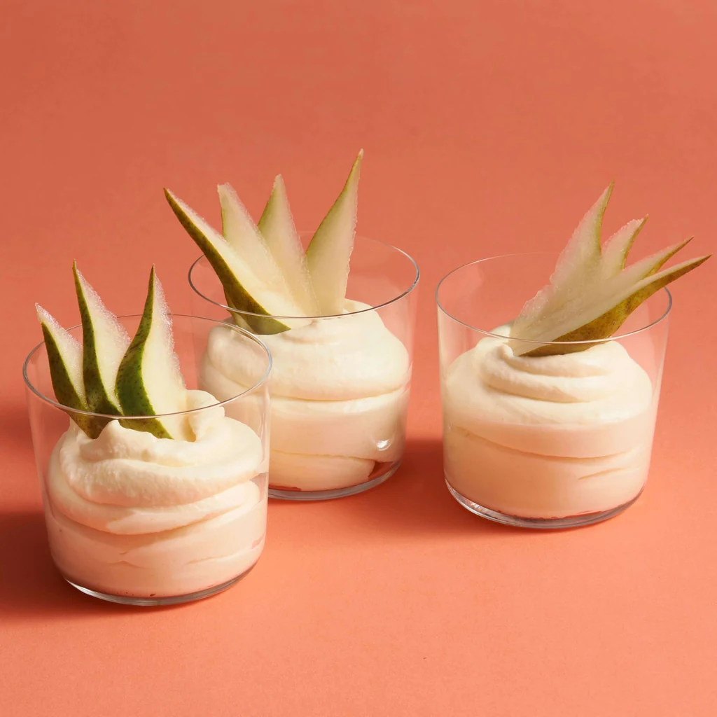 Weisse Schokoladenmousse mit Birne