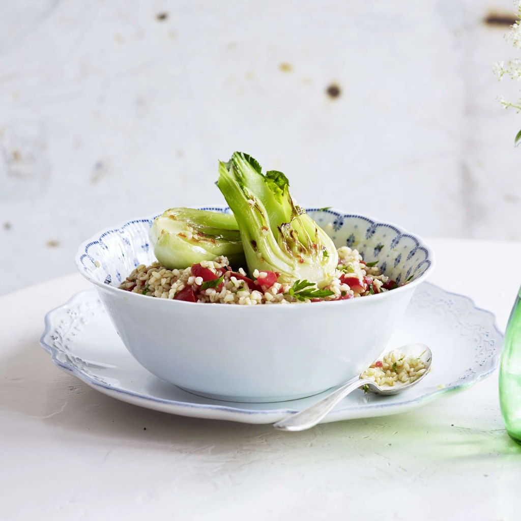 Pak-Choi mit Tomaten-Bulgur