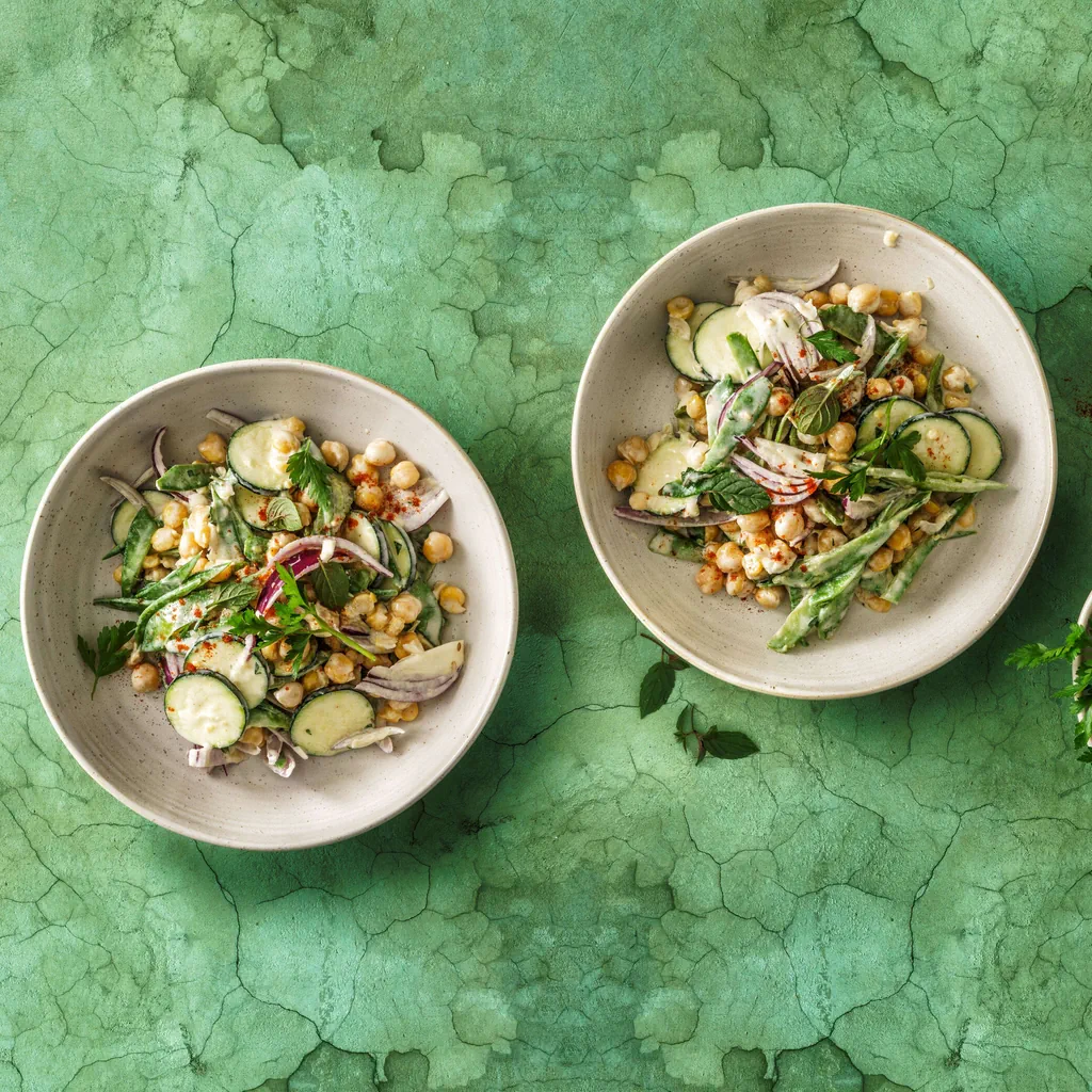 Kichererbsensalat mit Joghurt und Sesampaste