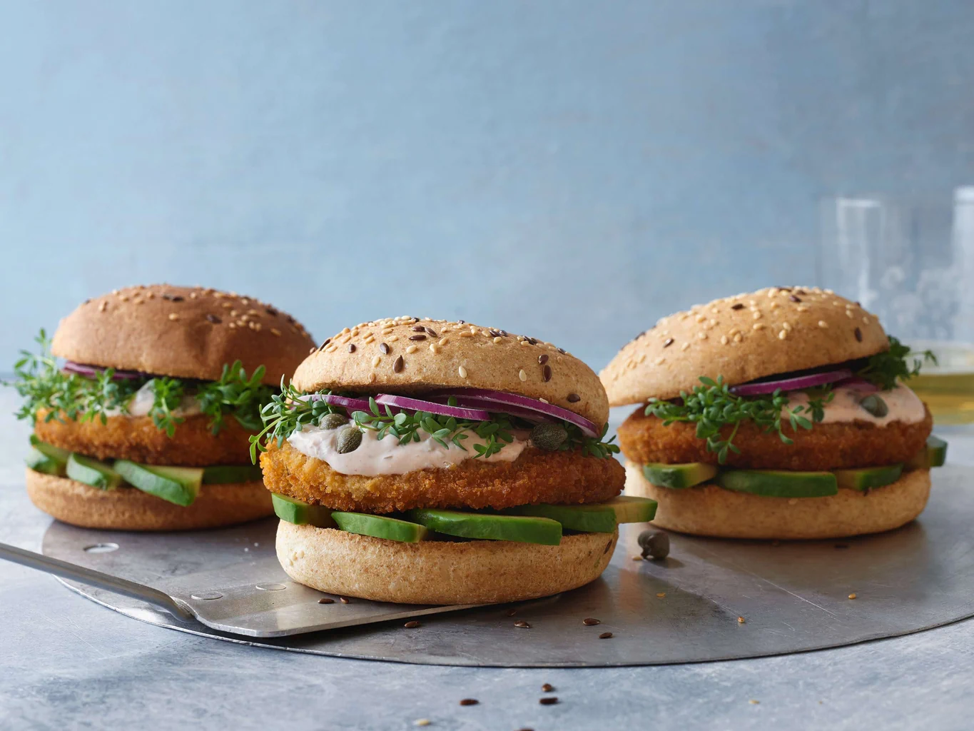 Falafel-burger con quark alla sriracha