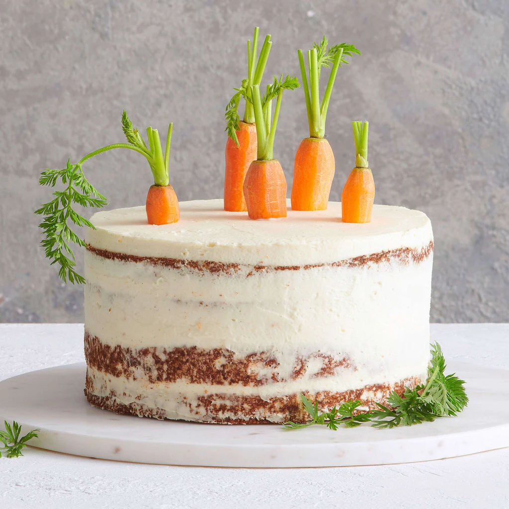 Tourte aux carottes avec frosting à la cardamome
