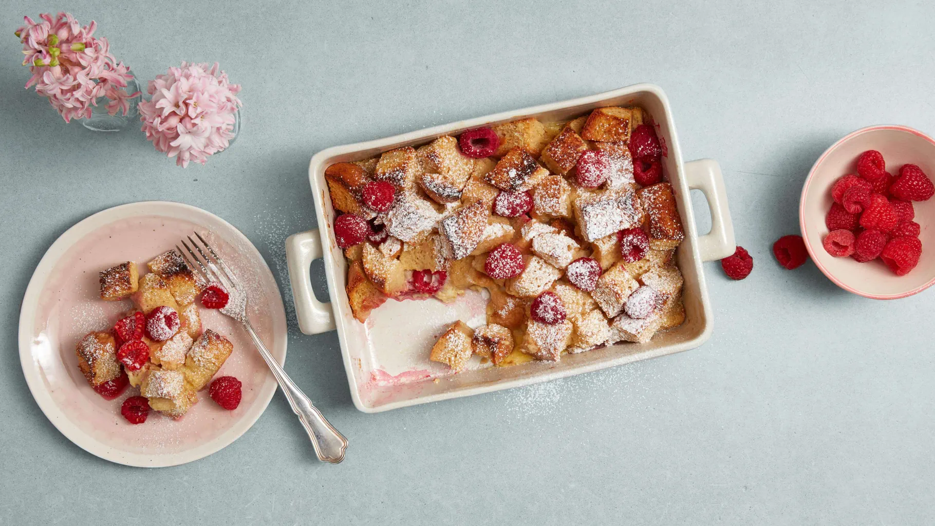 Brotauflauf mit Himbeeren