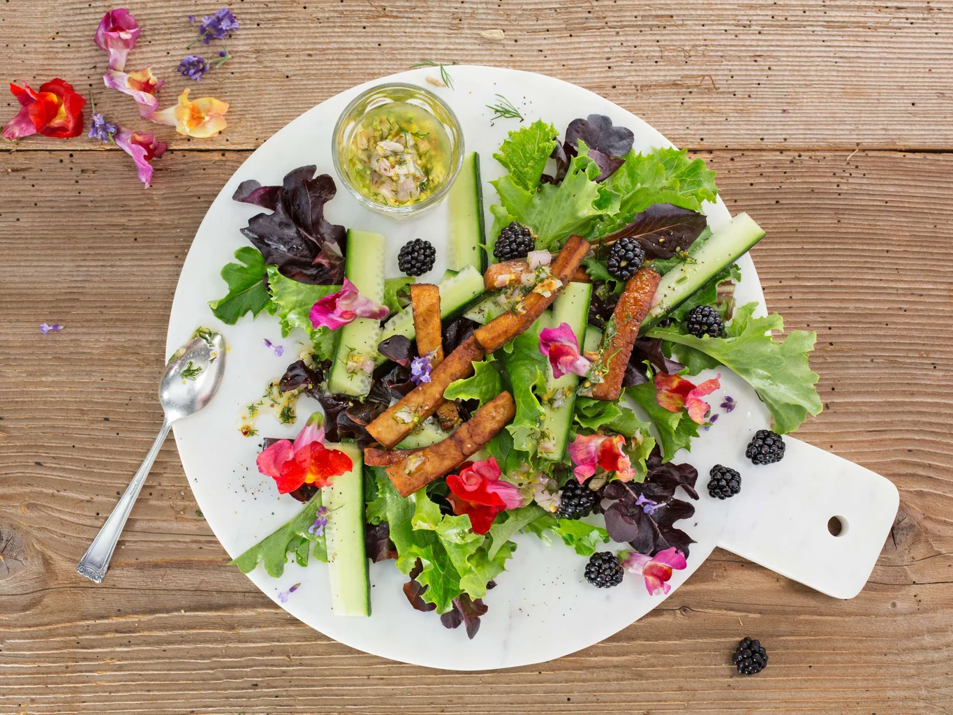 Blattsalat mit Beeren