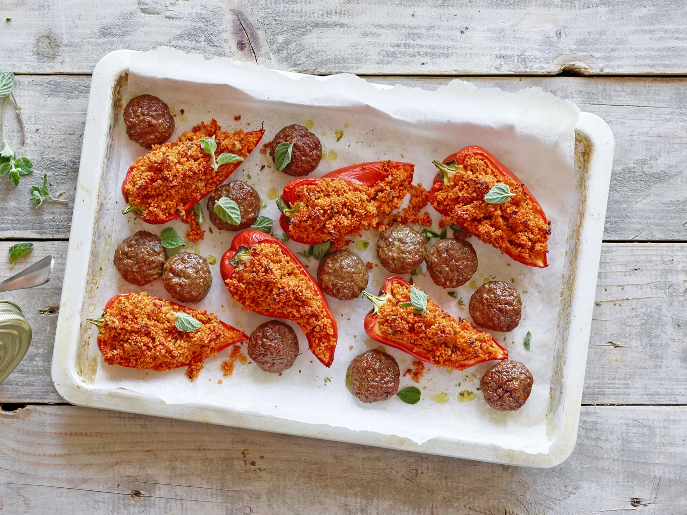 Gefüllte Peperoni mit Hackfleischbällchen