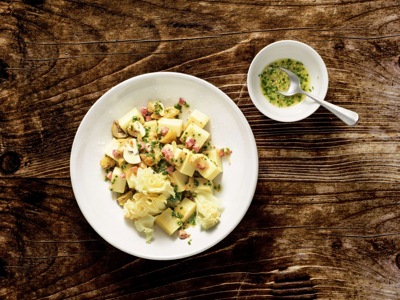 Insalata di formaggio con castagne e champignon