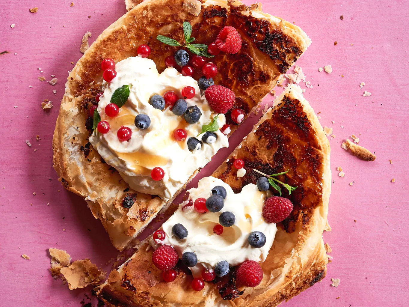 Honig-Tarte mit Beeren