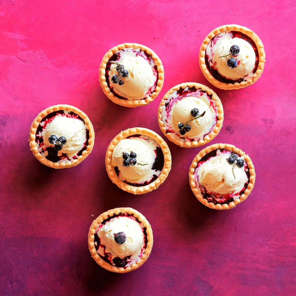 Tartelettes au cassis avec glace vanille