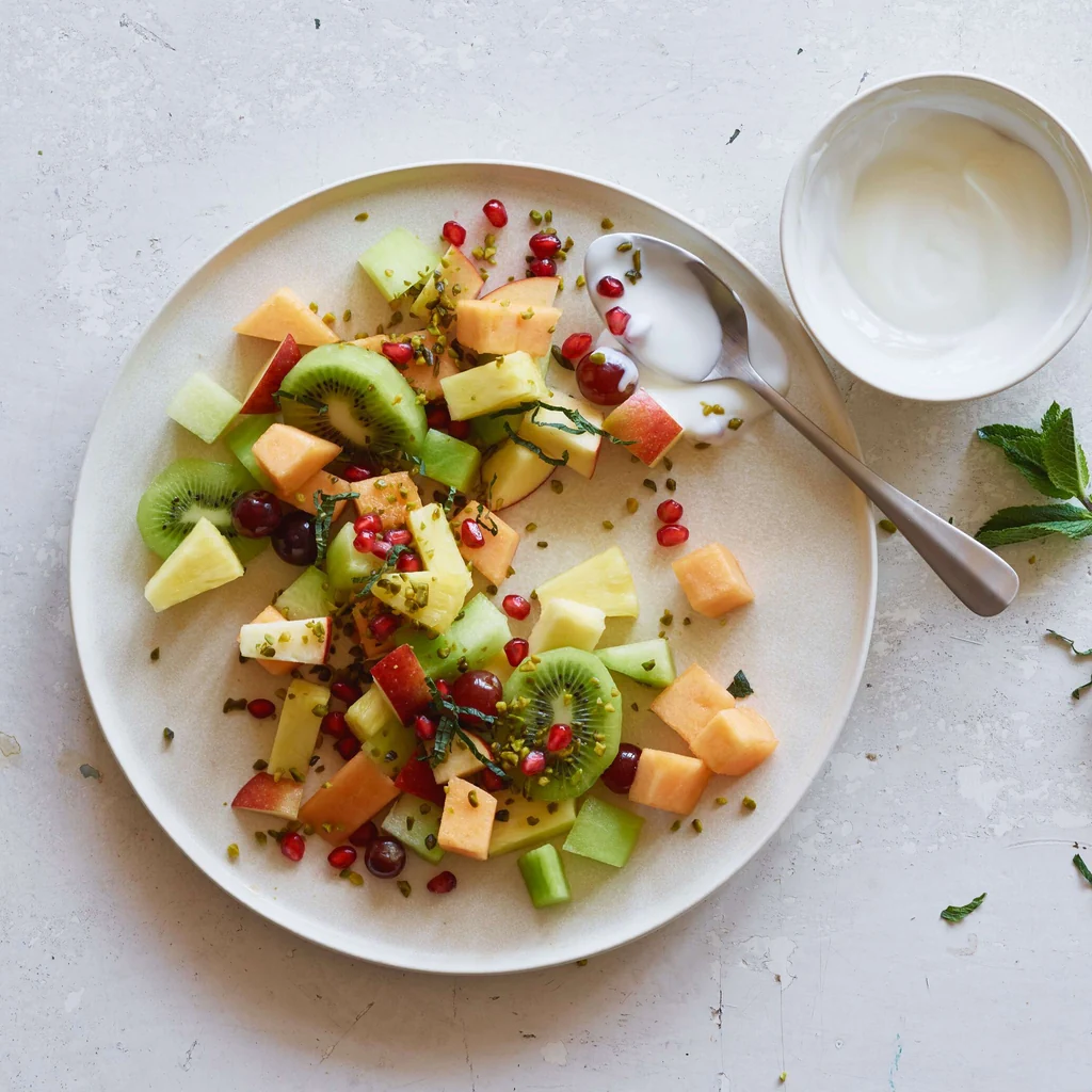 Fruchtsalat fixfertig mit Pistazien und Joghurt