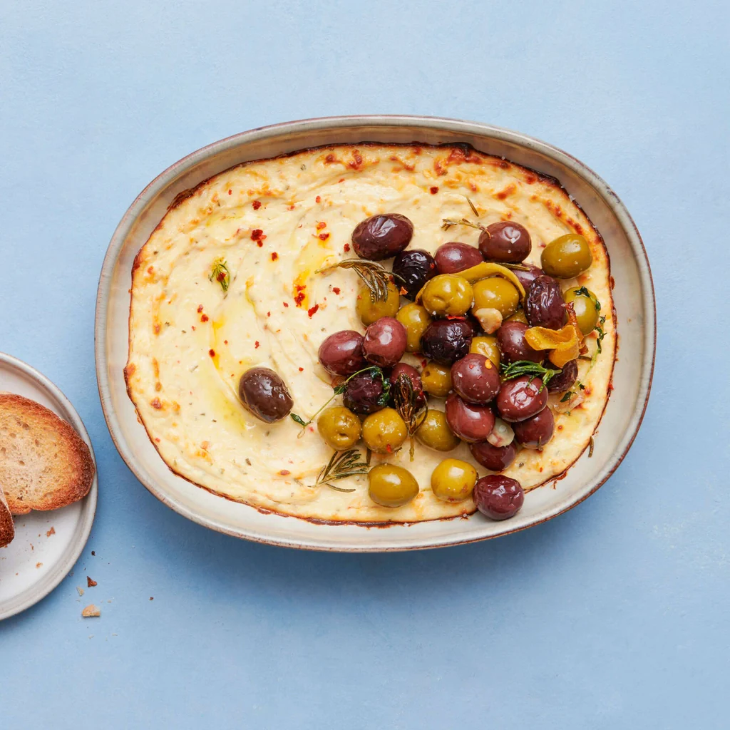Gebackene Kräuter-Ricotta mit Oliven