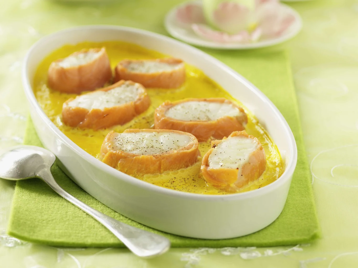 Medaglioni di merluzzo e salmone affumicato in salsa allo zafferano