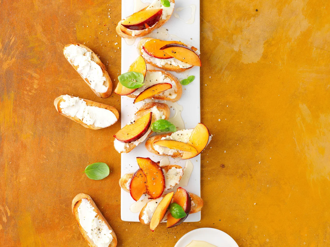 Chèvre-Crostini mit Pflaumen und Honig