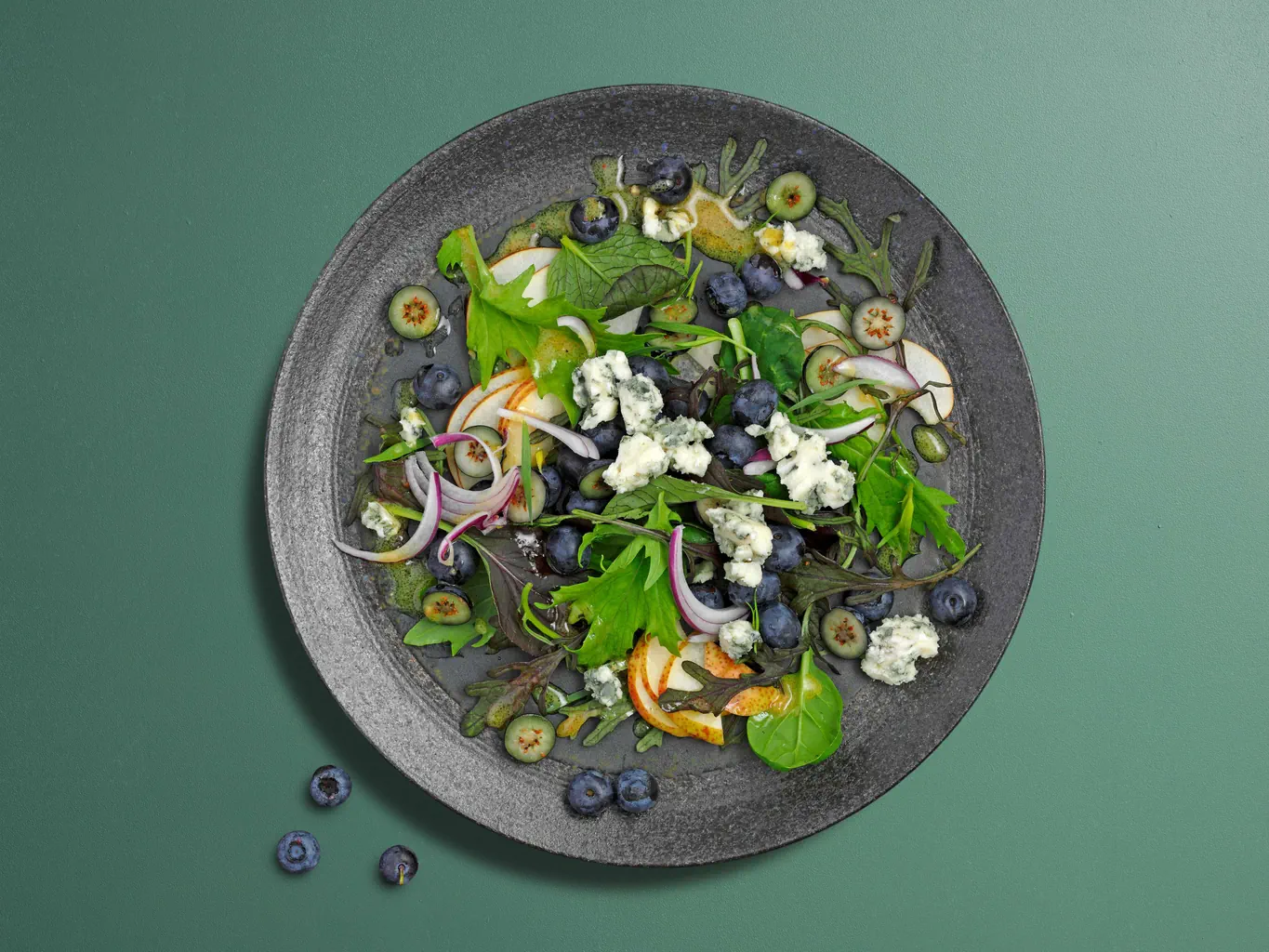Insalata ai mirtilli con roquefort