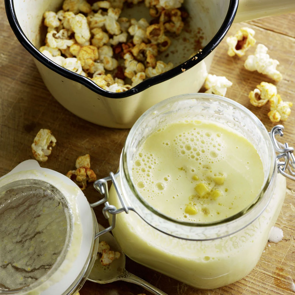 Maissuppe mit Paprika-Popcorn