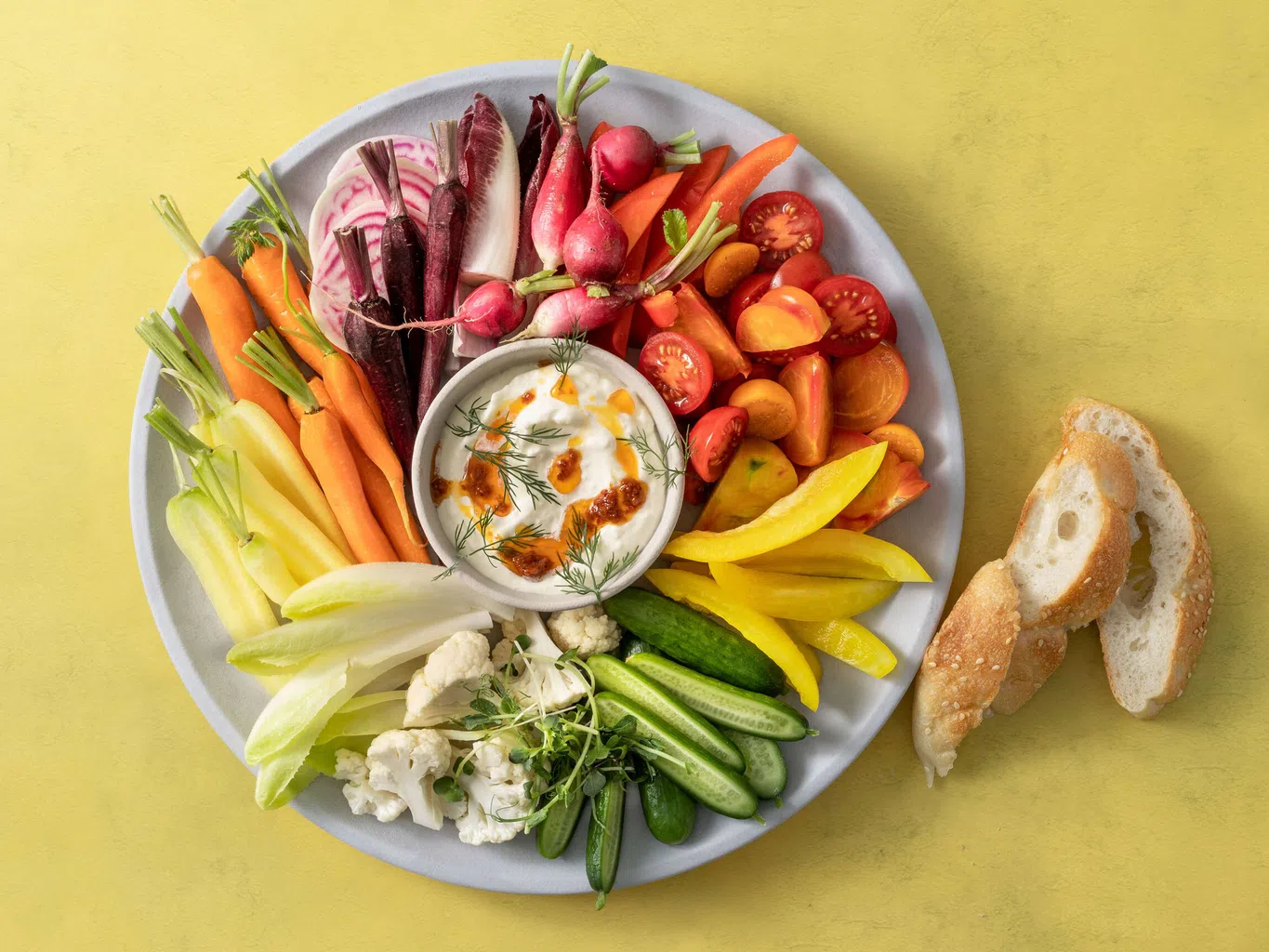 Buntes Gemüse mit Harissa-Dip
