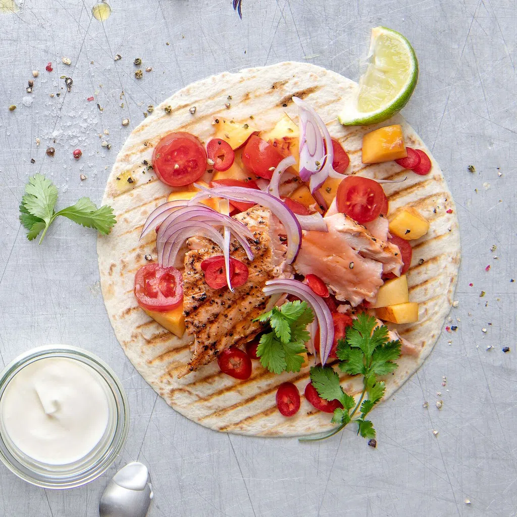 Lachs-Tortillas mit Pfirsich