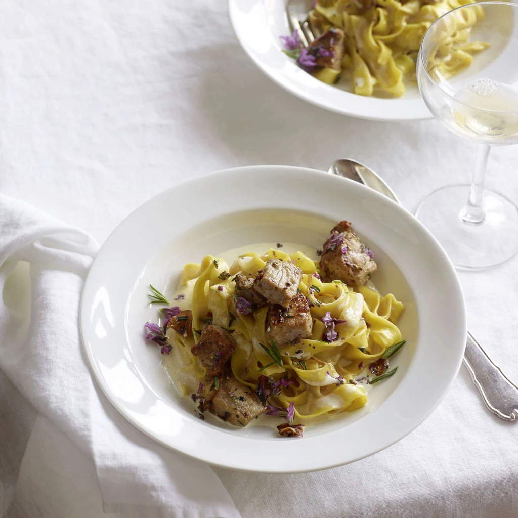 Safrannudeln mit Kalbfleisch