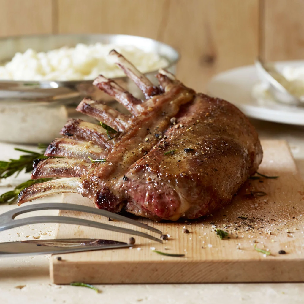 Carré d’agneau avec romarin et risotto au fromage