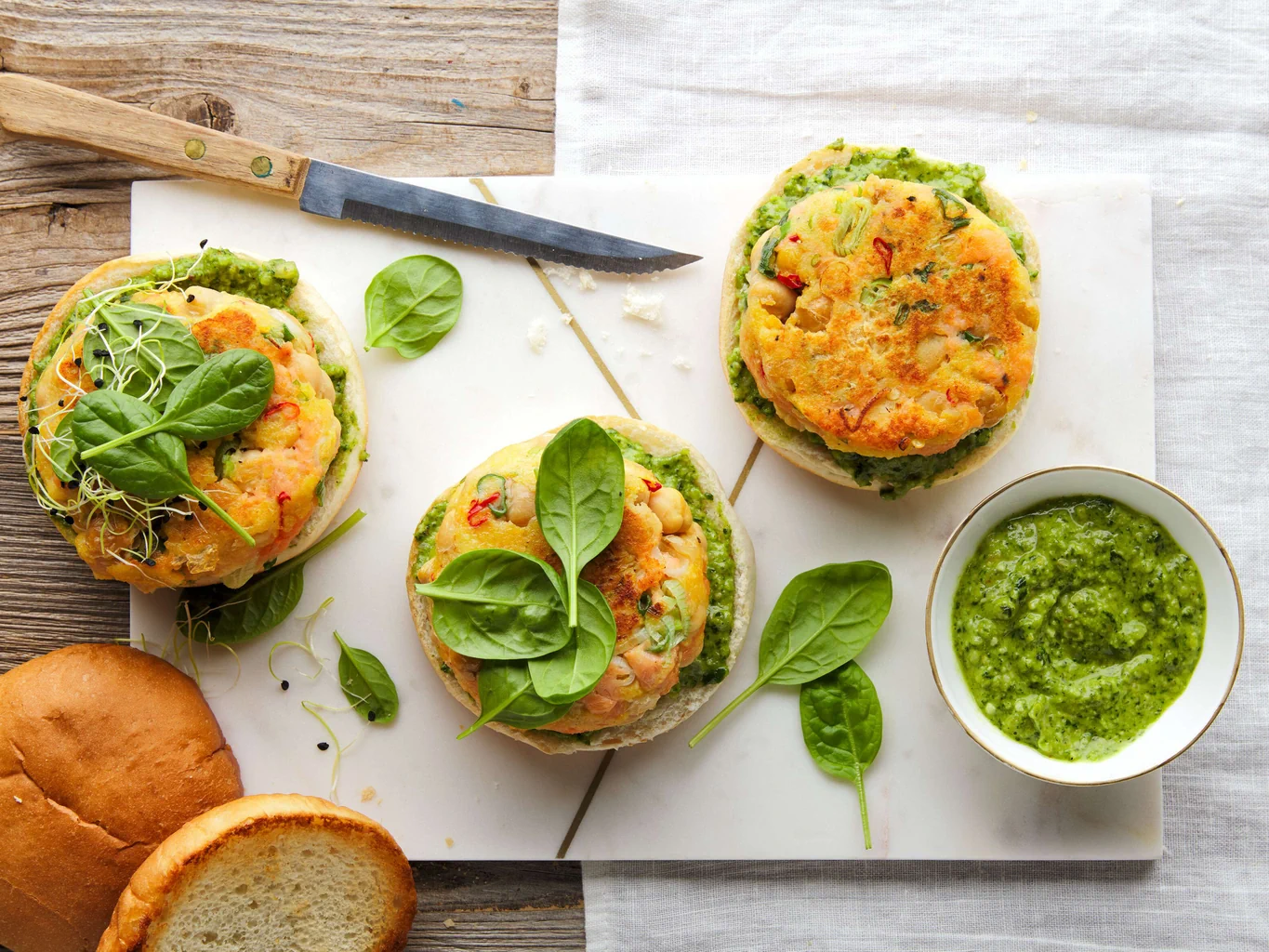 Rauchlachs-Kichererbsen-Burger