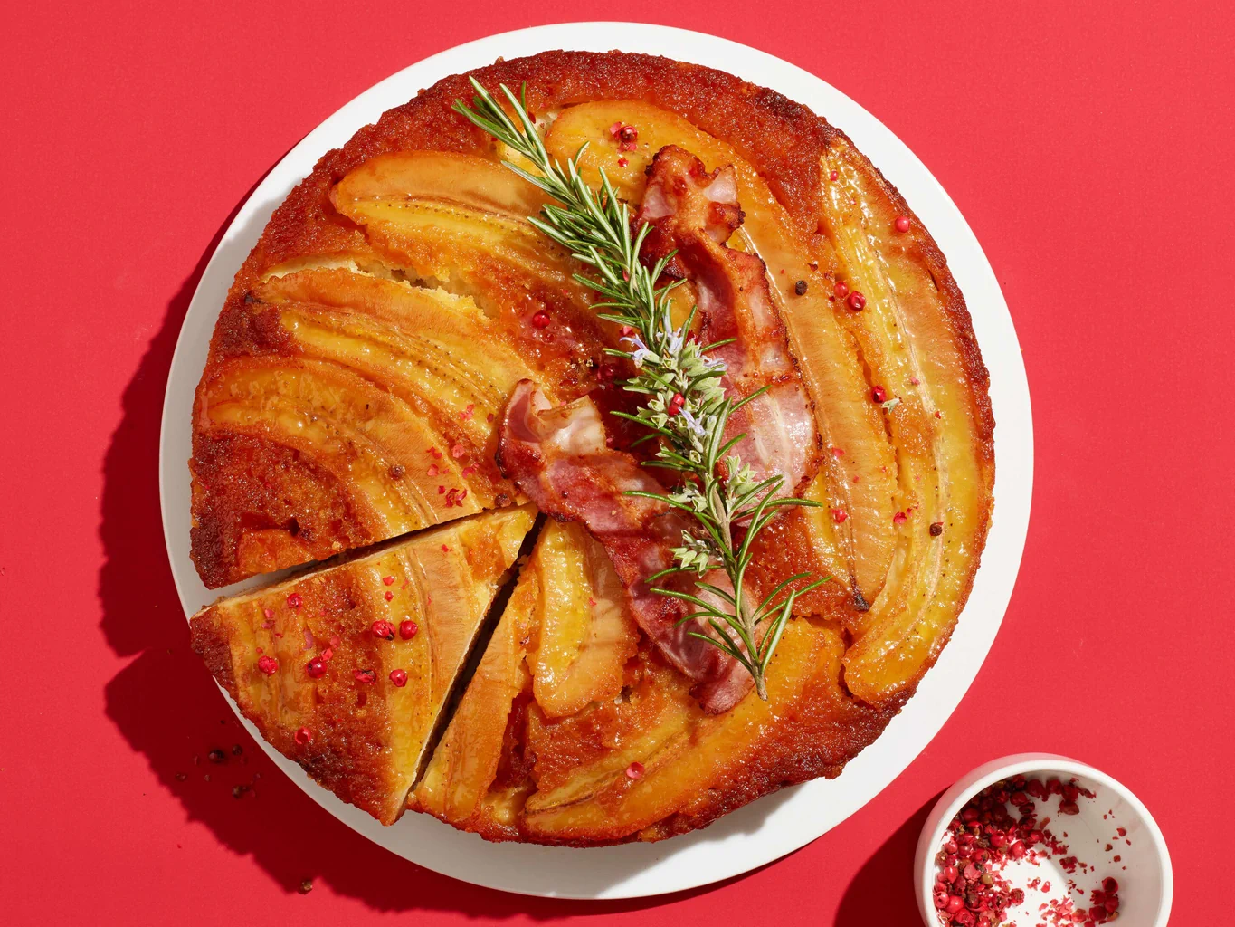 Gestürzte Bananen-Speck-Tarte