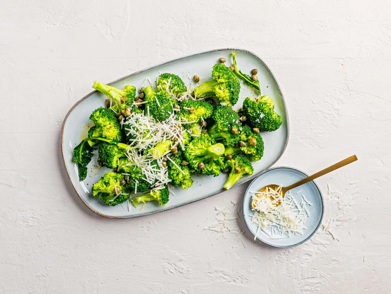 Broccoli mit Kapern und Parmesan