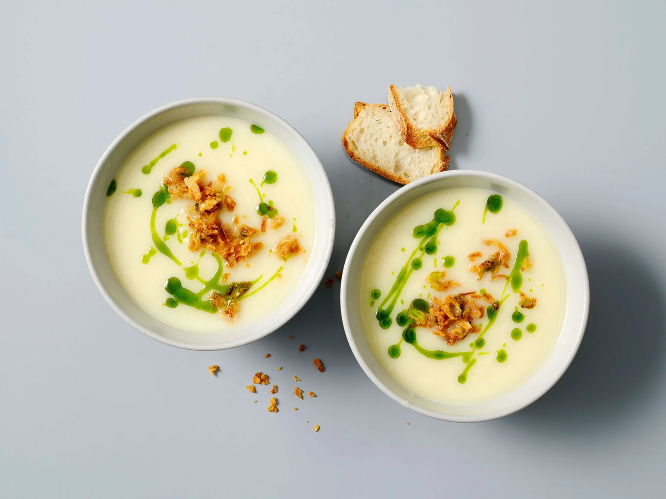 Selleriesuppe mit Kräuteröl