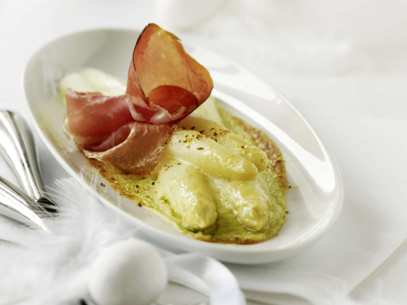 Gratin von weissen Spargeln