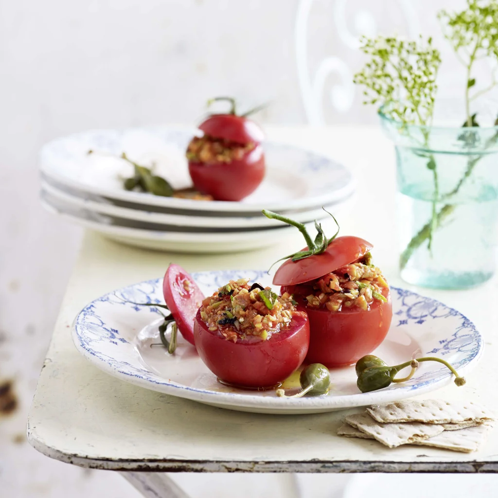 Tomaten mit Gemüse-Tatar