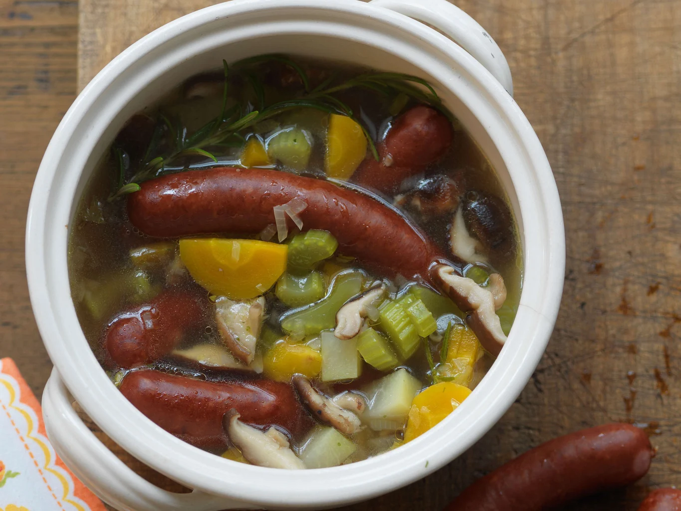 Soupe d’hiver aux saucisses fumées