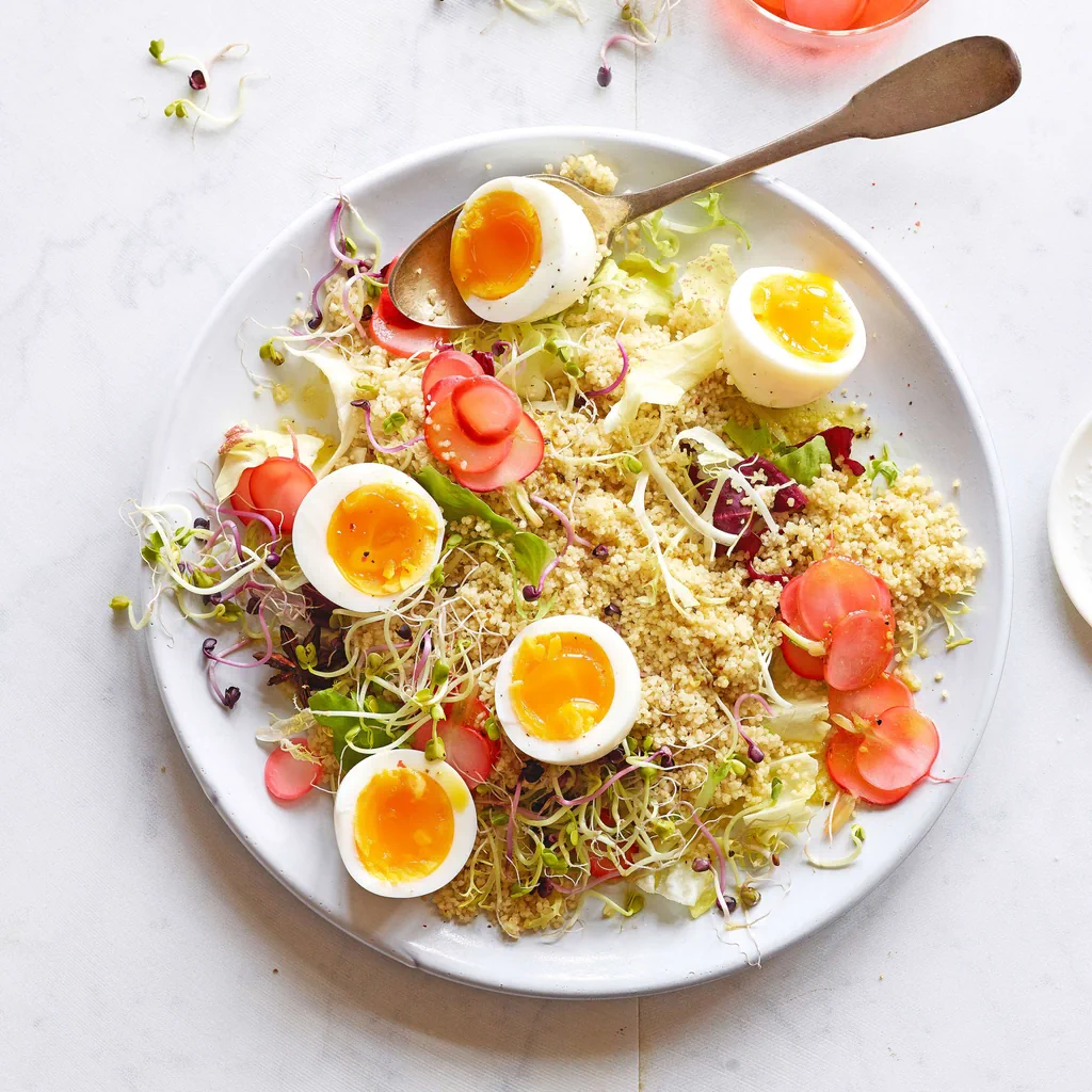 Salade de couscous avec œufs mollets