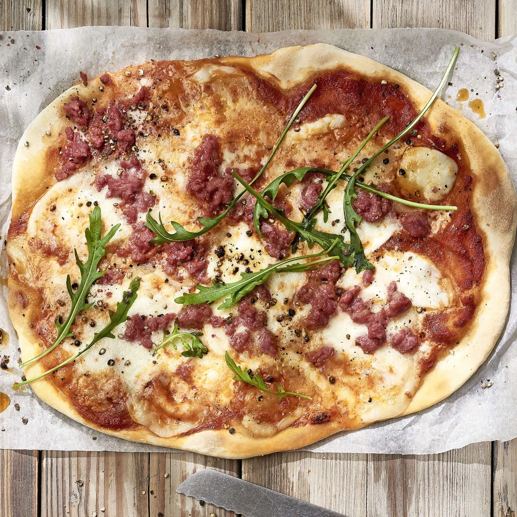 Pizza mit Salsiccia