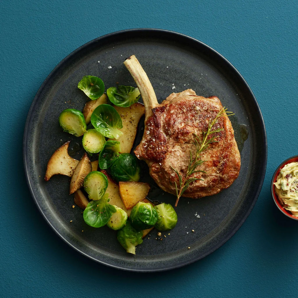 Côtelette de veau avec beurre aux canneberges