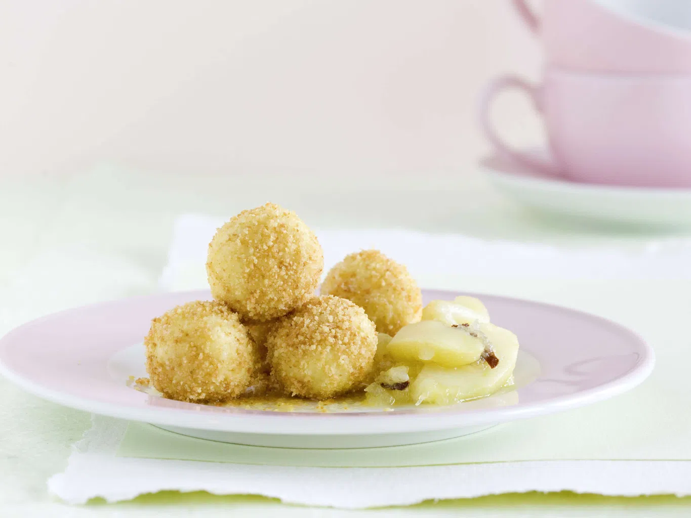 Quarkknödel mit Apfelkompott