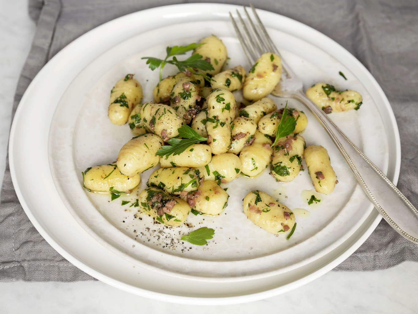Gnocchi avec beurre aux anchois et au persil