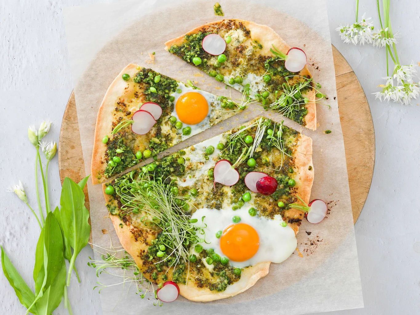 Tarte flambée avec pesto à l'ail des ours