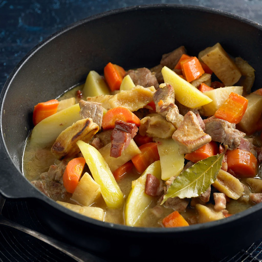Potée avec viande et fruits séchés
