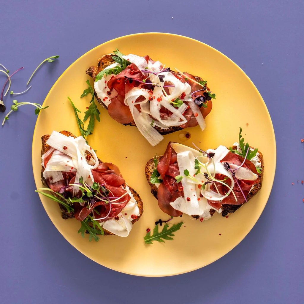 Tartine agli asparagi con bresaola