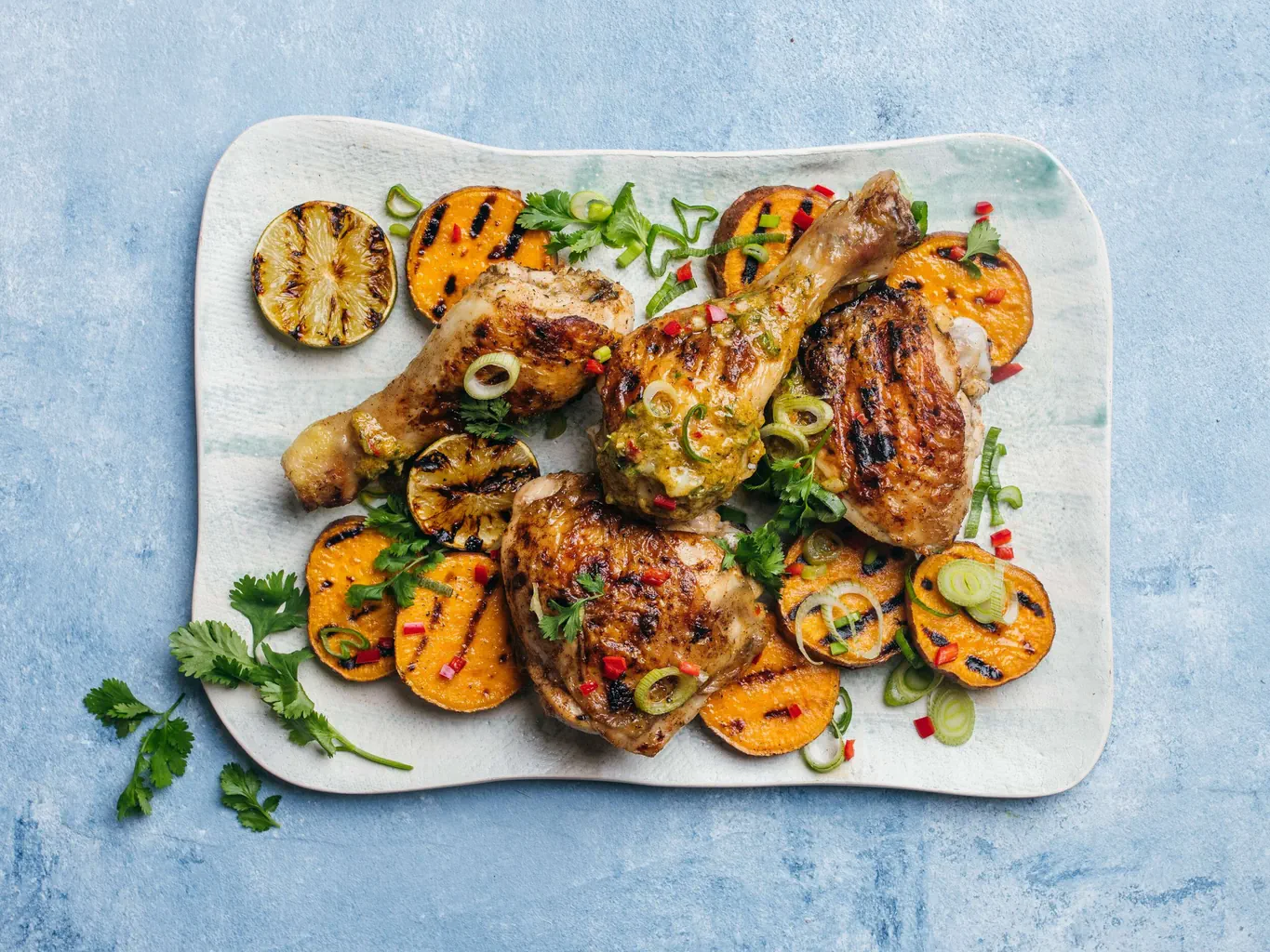 Jerk-Pouletschenkel mit Süsskartoffeln vom Grill