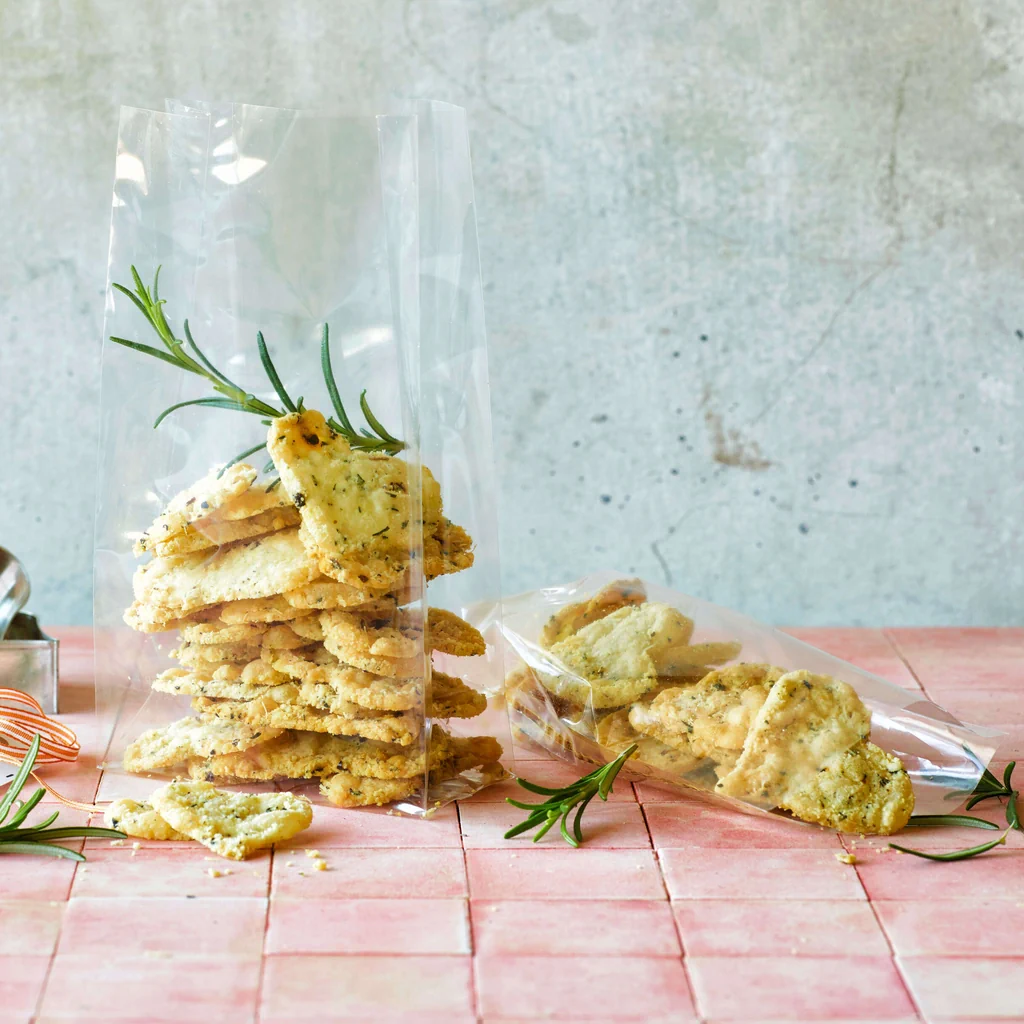 Tuiles au fromage et au romarin