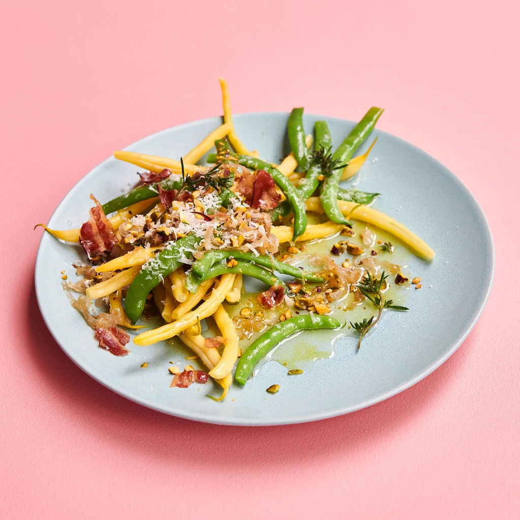 Fagiolini con pancetta e pistacchi
