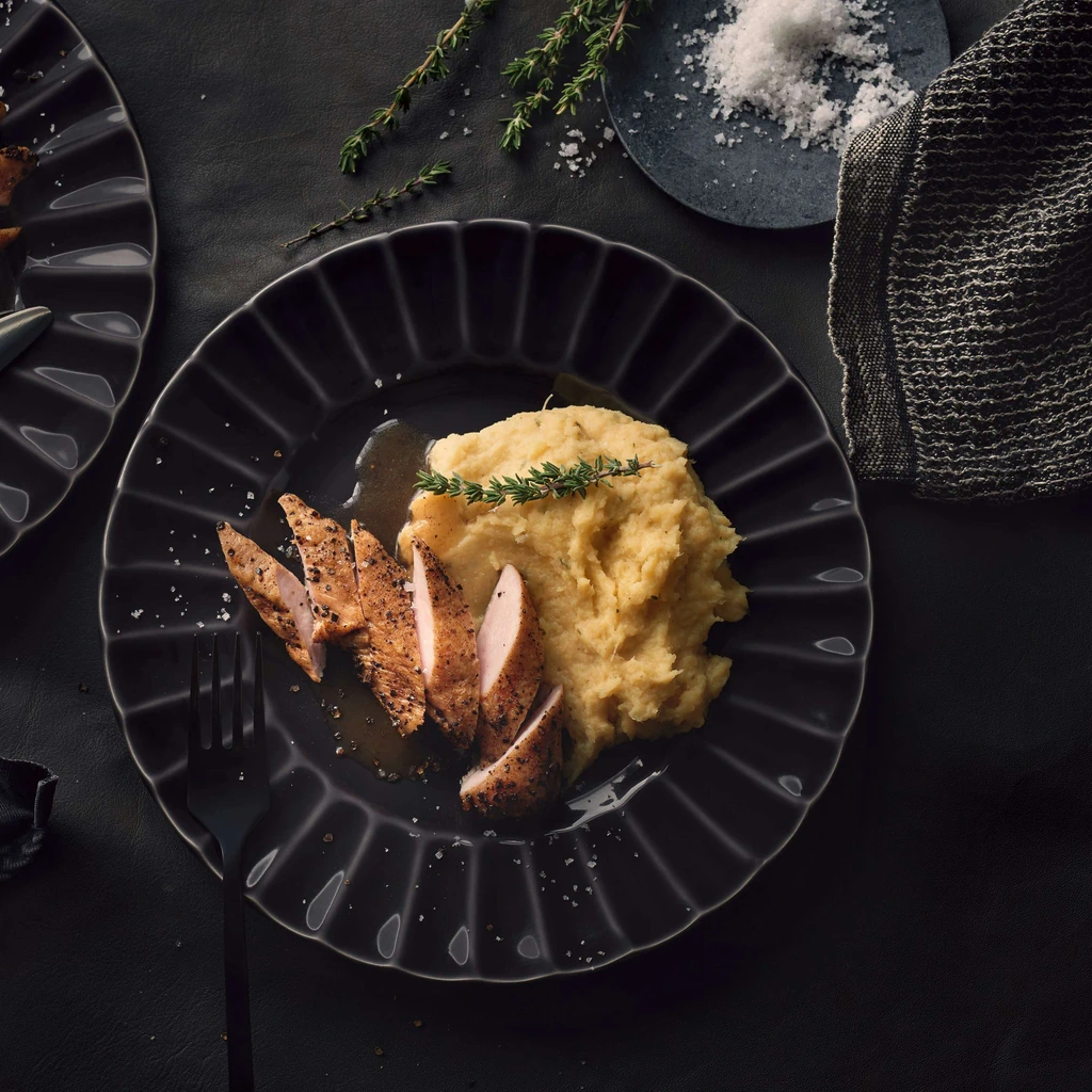 Filet de lapin avec sauce au café et purée de panais