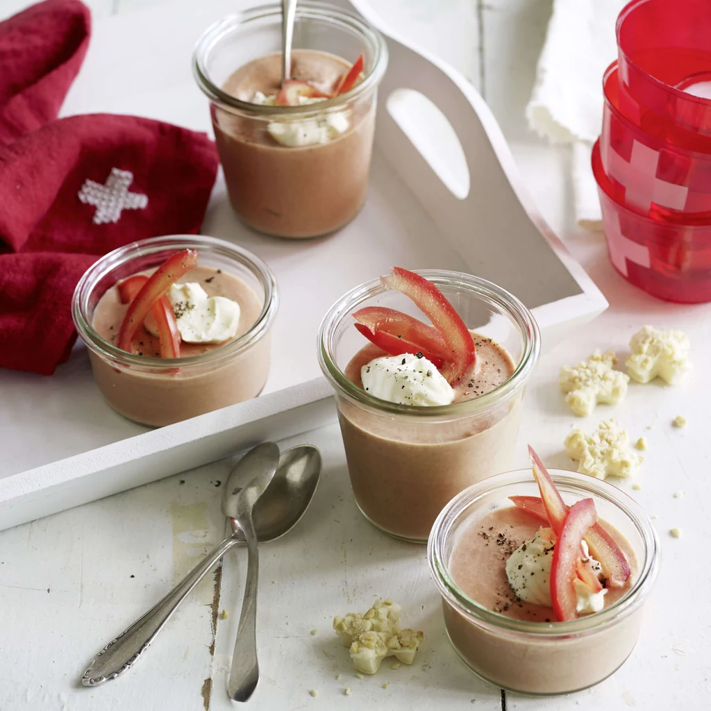 Mousse di pomodoro con mini croci alle noci di acagiù