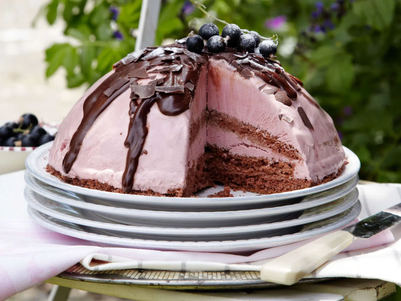 Cassis-Eisbombe