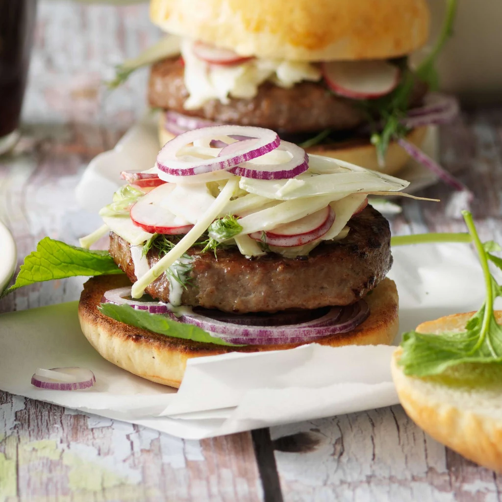 Burger avec salade de fenouil