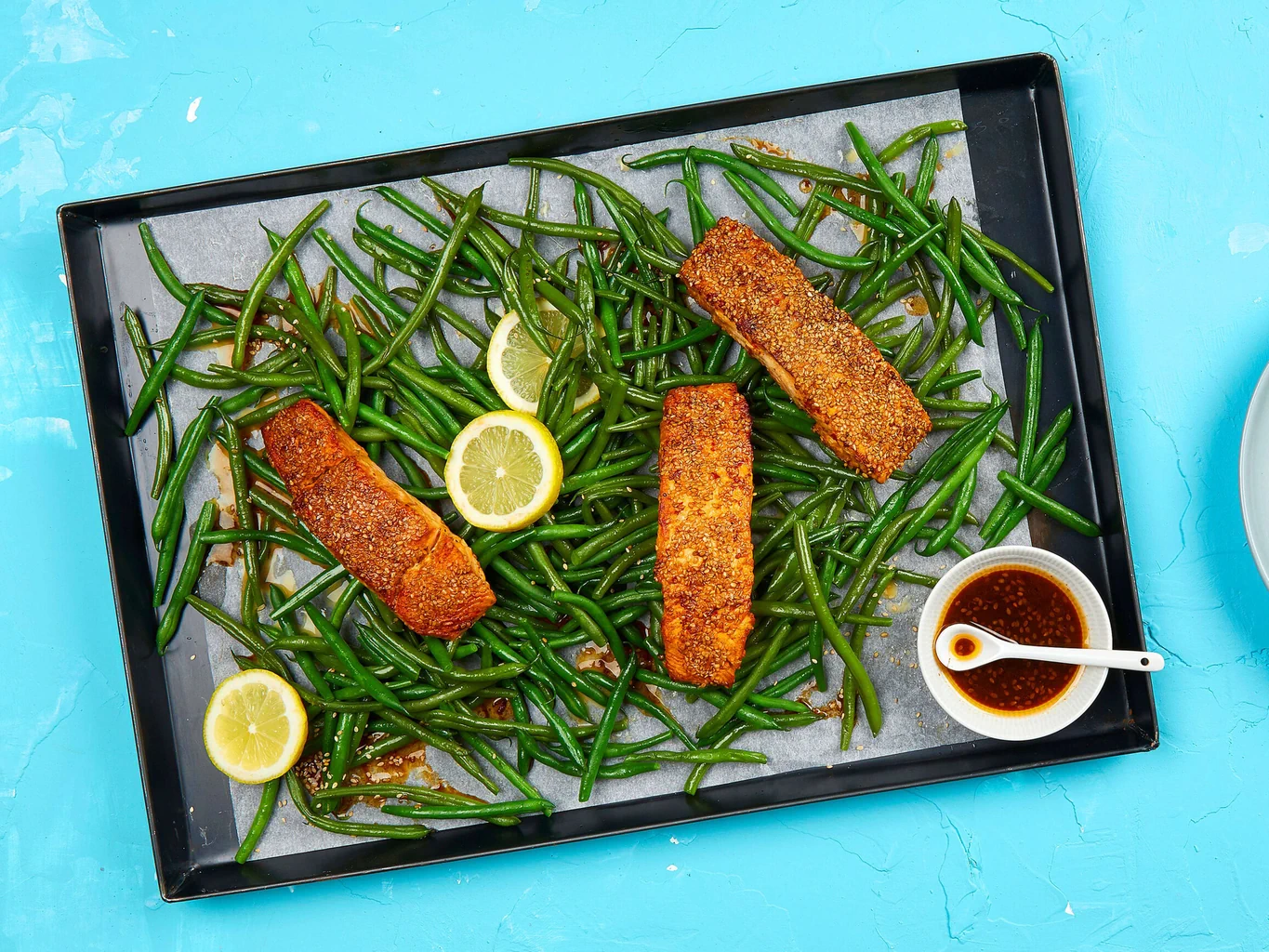 Saumon piquant au sésame avec haricots verts