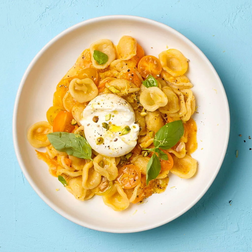 Orecchiette mit gelben Tomaten und Burrata
