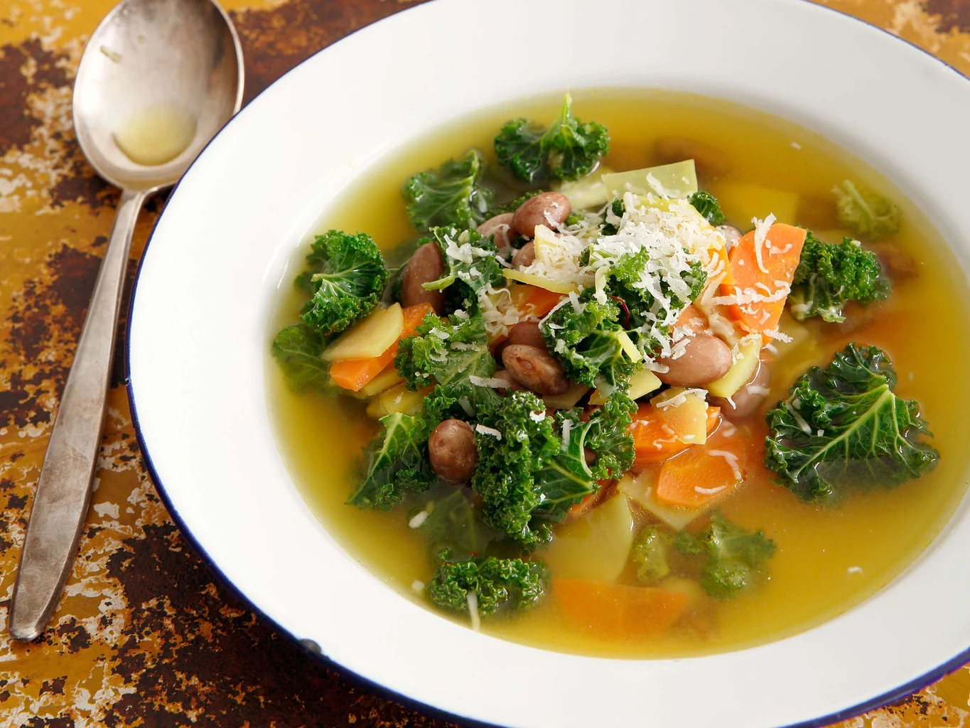 Federkohlsuppe mit Safran
