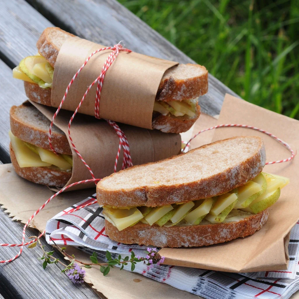 Sandwich à l’emmental avec de la poire