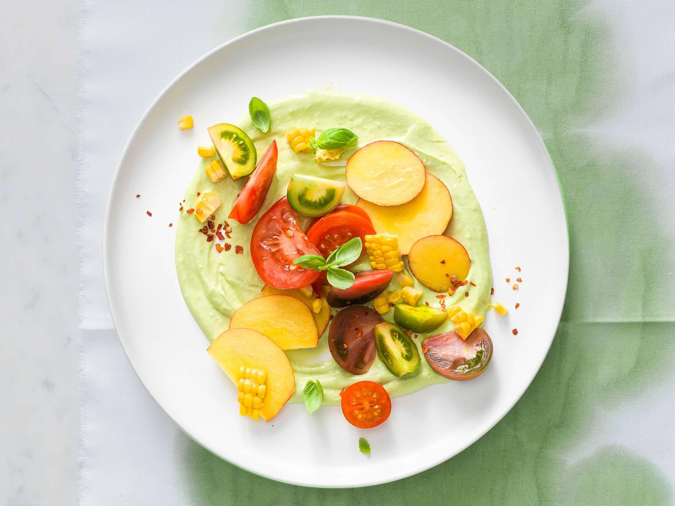Crema di avocado con nettarine e mais