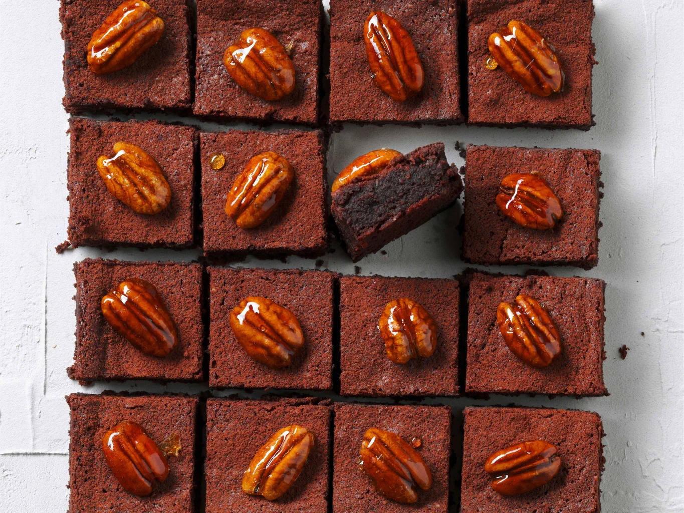 Quadratini di cioccolato e noci