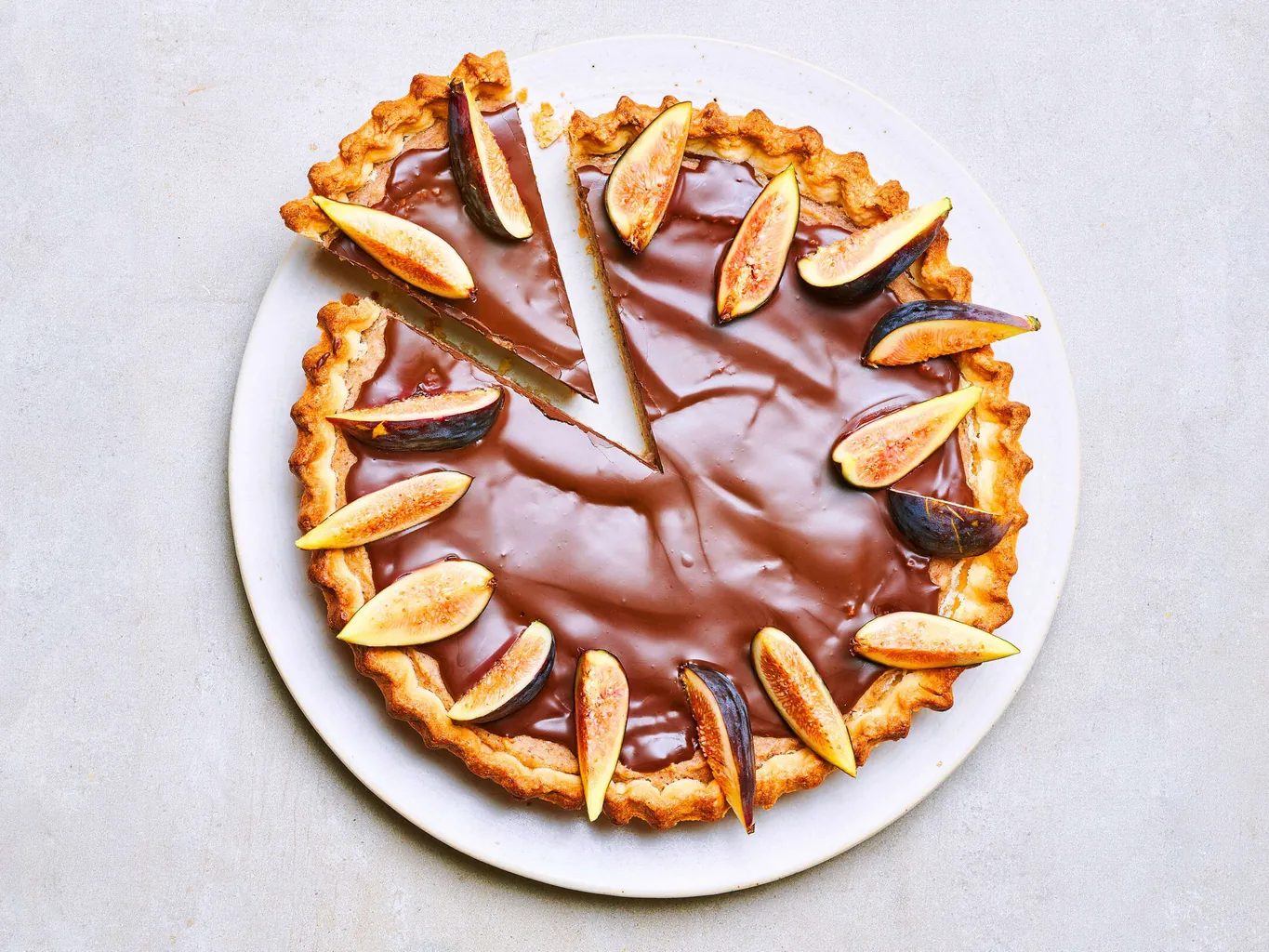 Tarte aux marrons et aux pommes de terre nappée de chocolat
